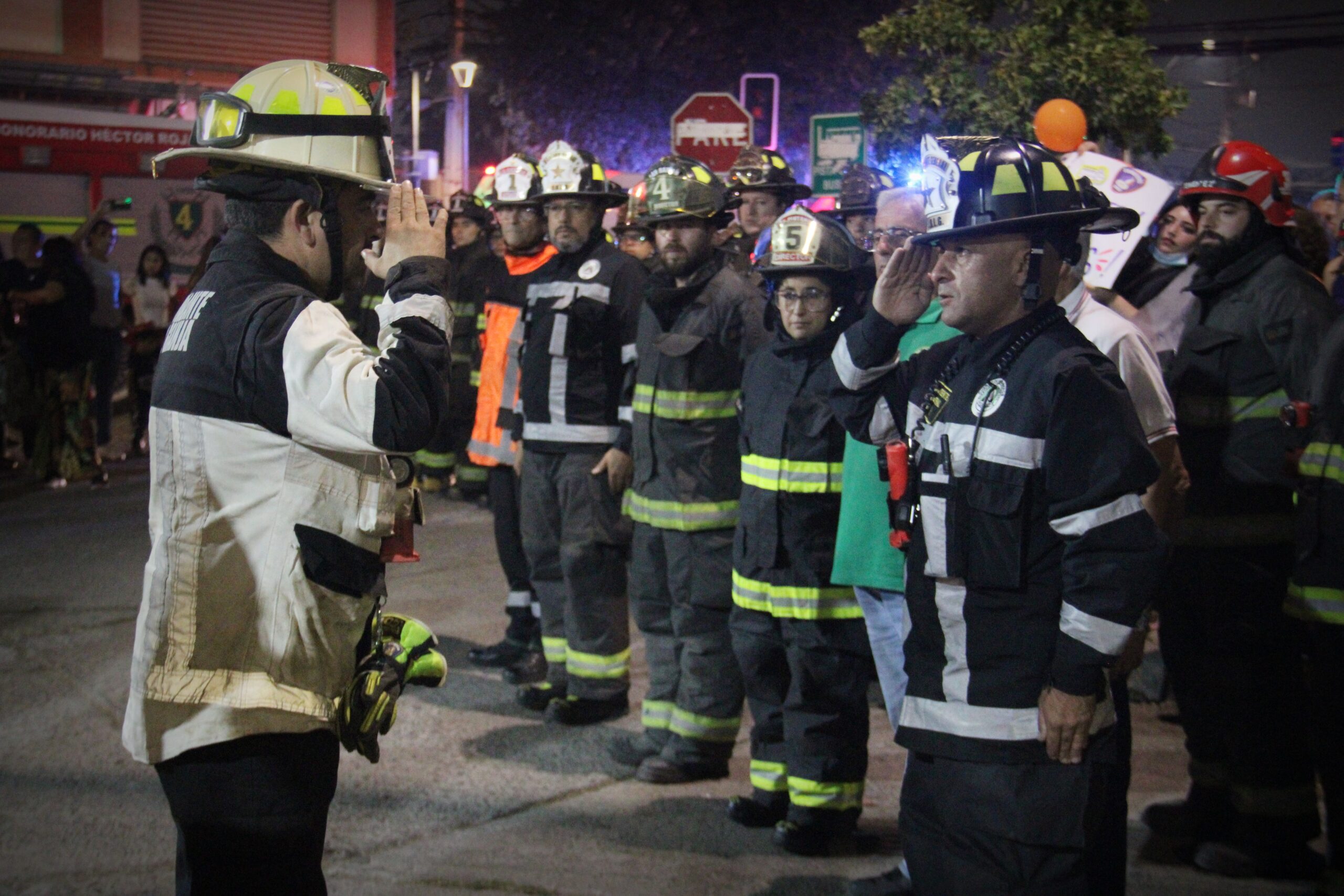 <strong>Voluntarias y voluntarios de Bomberos de La Granja, San Ramón y La Pintana volvieron a casa tras ayudar en el combate de los incendios forestales en Mulchén </strong>